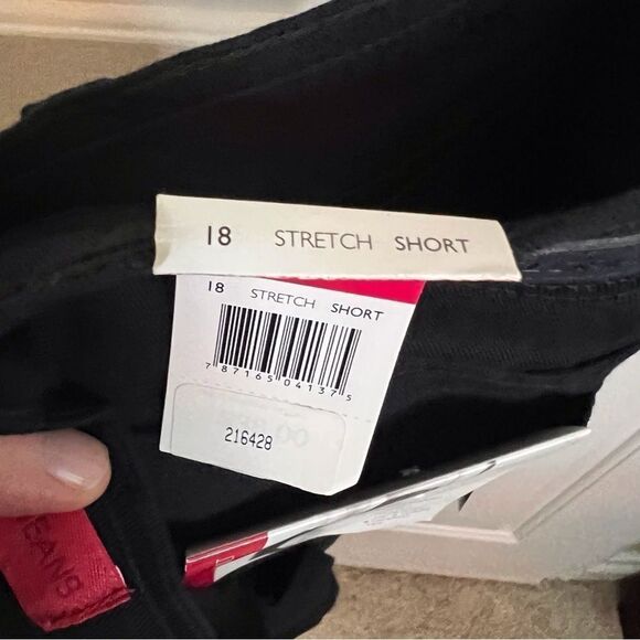 NWT Gloria Vanderbilt Black Classic Fit Tapered Leg Stretch Jean Size‎ 18 Short - Picture 12 of 12